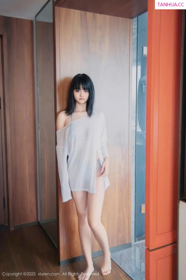   [XiuRen]高清写真图 2025.08.15 No.10651 小泠 蓝色比基尼第2张图片